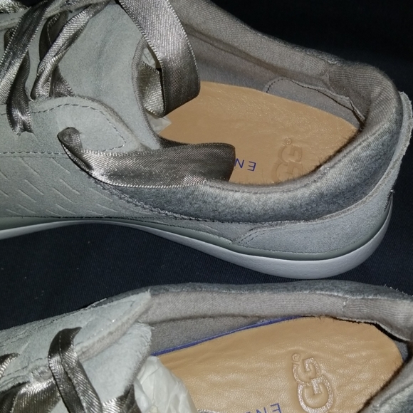 Sneakers - Picture 4 of 8